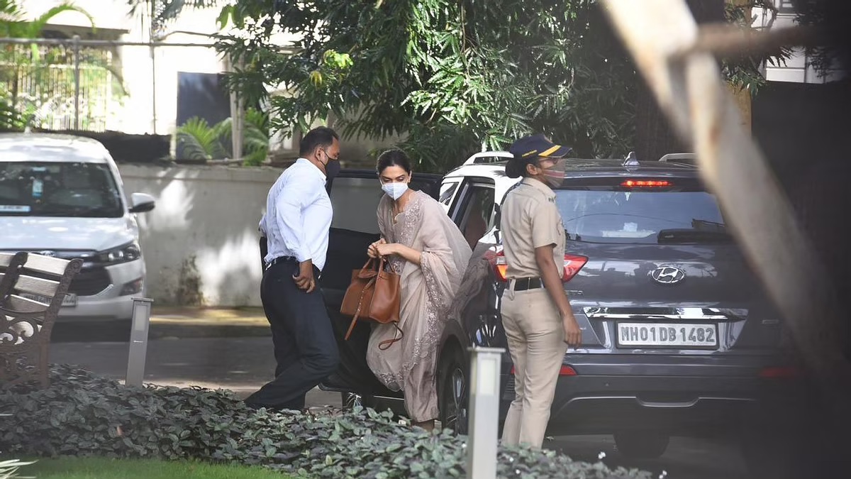 Deepika Padukone reaches NCB office, questioning in drug case underway