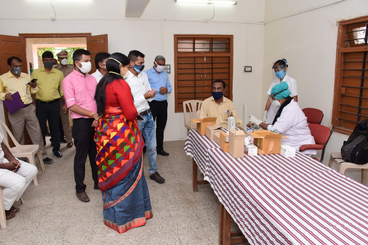 District Collector visited Padra Agricultural Produce Market Committee