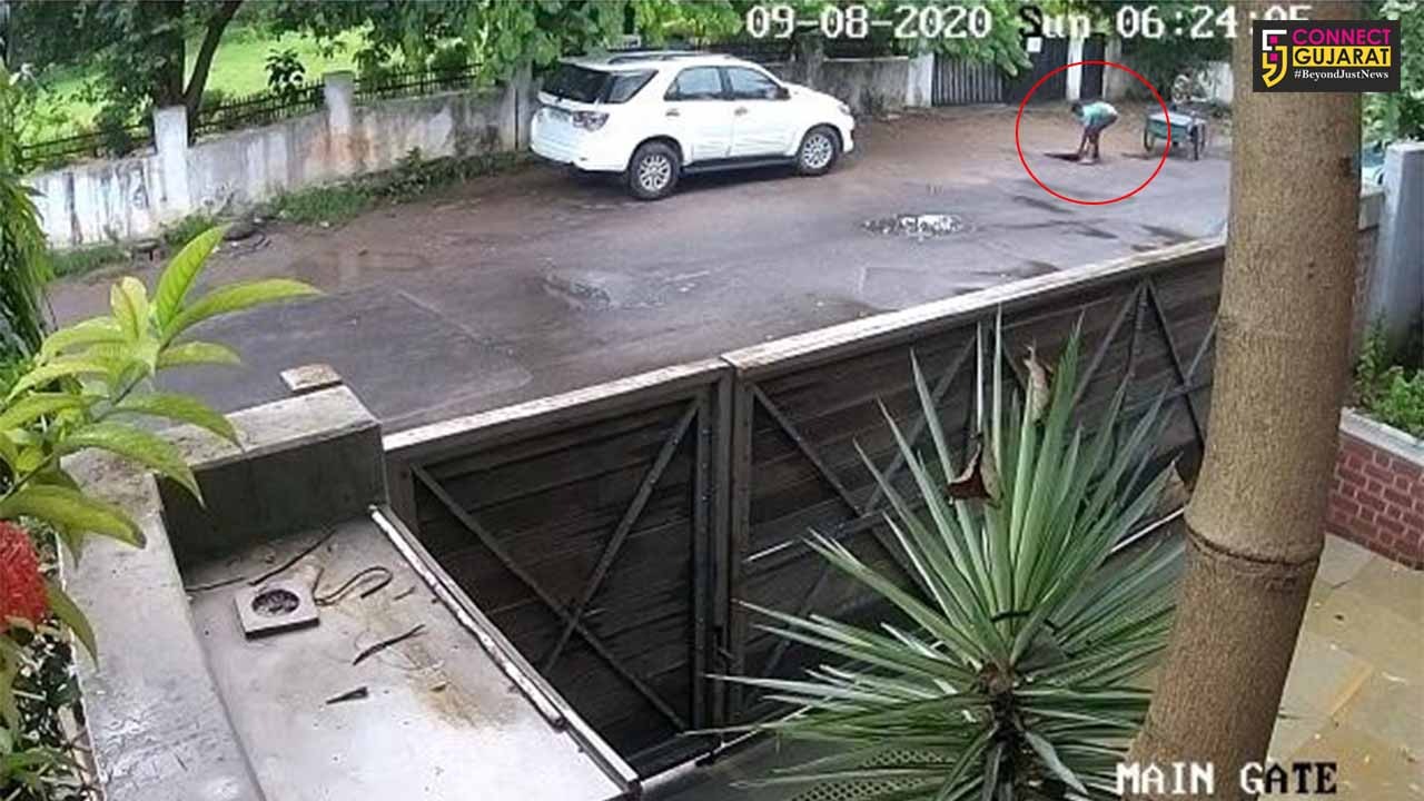 Thieves strike and stole drainage lid in Manjalpur area