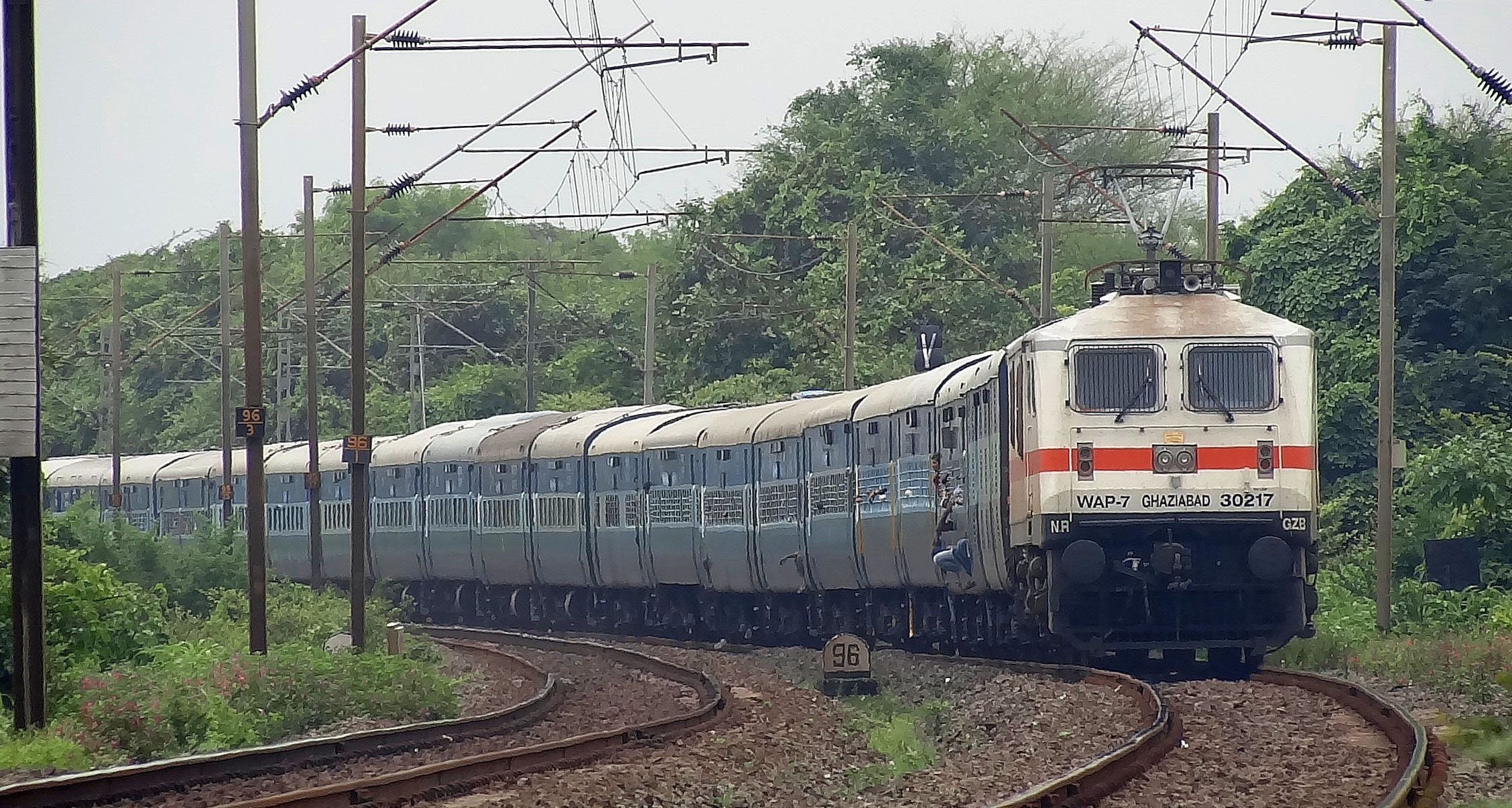 Bandra Terminus – Amritsar Paschim express to run with LHB rakes from 15th October 2020