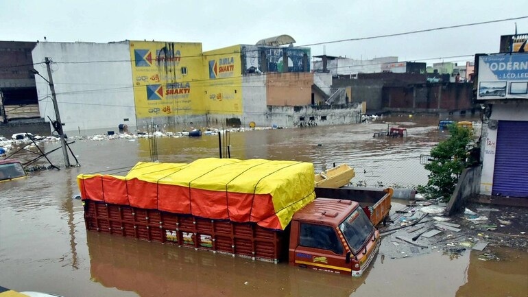 Heavy rains lash Telangana and Andhra Pradesh