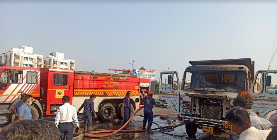 Truck caught fire near Dashrath on old national highway near Vadodara