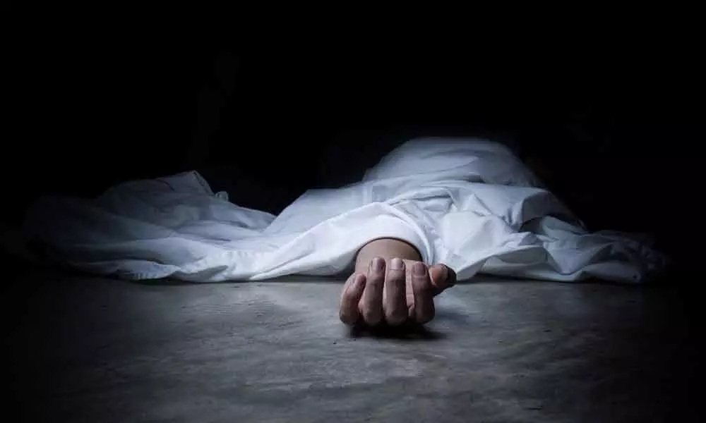 Middle age man from Mumbai commit suicide in Vadodara hotel
