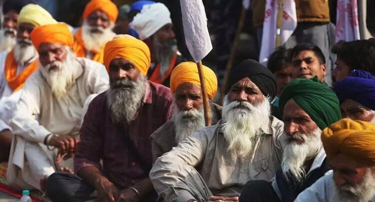 Centre invites protesting farmer unions for talk today