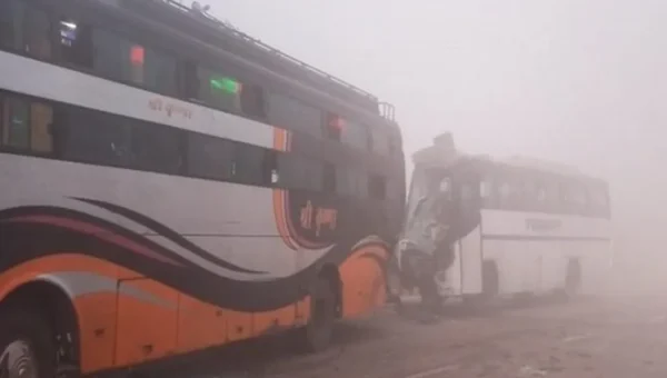Uttar Pradesh: 1 dead, 12 injured in Mathura road accident