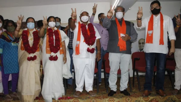 RSP leader Rajesh Ayre along with supporters joined BJP