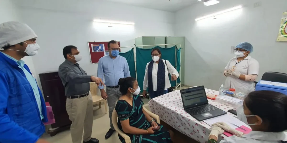 OSD and Education Secretary reviewed the planning and preparedness for covid vaccination in Vadodara city