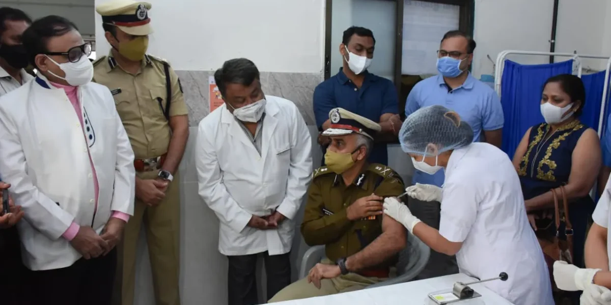 Leaders of Vadodara city and district revenue, police and municipal administration vaccinated