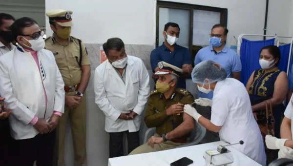 Leaders of Vadodara city and district revenue, police and municipal administration vaccinated