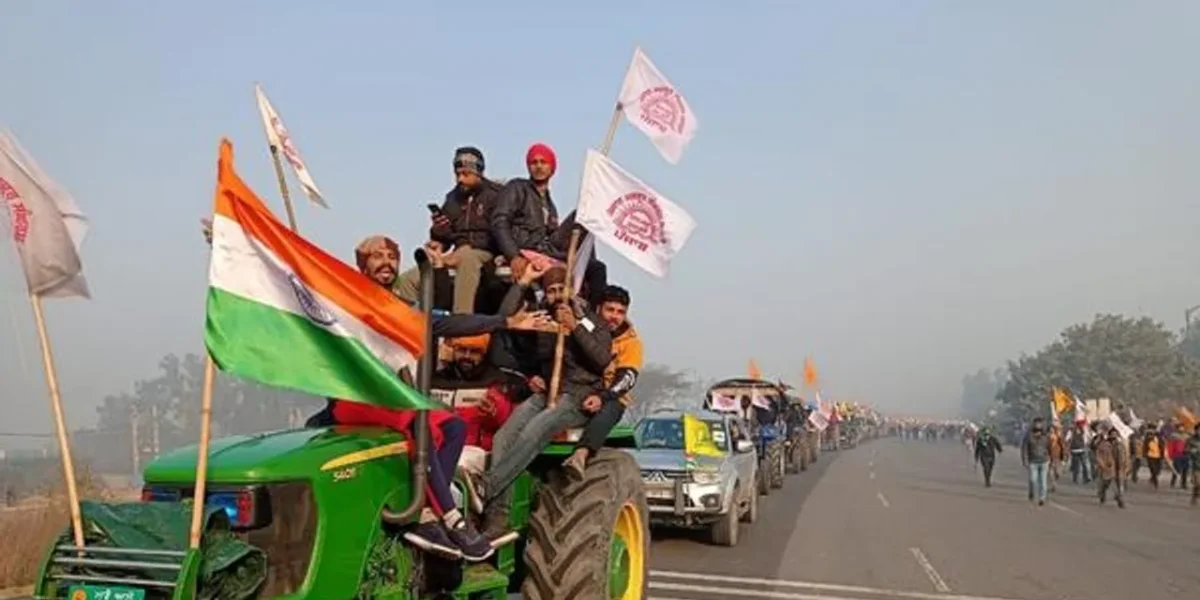Farmers break barricades, enter Delhi ahead of tractor rally