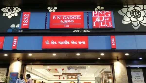 Woman stole gold chain from reputed showroom in Vadodara