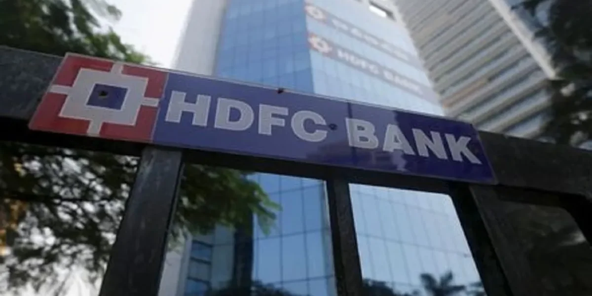 HDFC Bank penalises its executive for inadvertently selling shares
