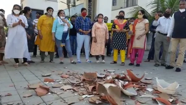 Residents of Taksh bungalows in Vadodara threaten to boycott elections