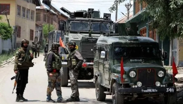 Terrorists gun down 2 policemen in Srinagar firing, shootout caught on camera