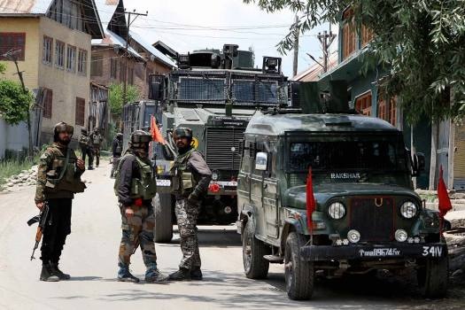 Terrorists gun down 2 policemen in Srinagar firing, shootout caught on camera
