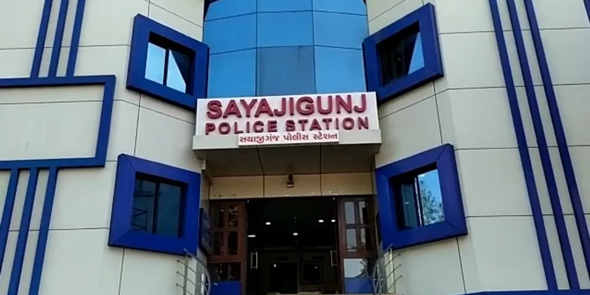 Vadodara police caught two youths for intoxication inside Kamatibaug garden
