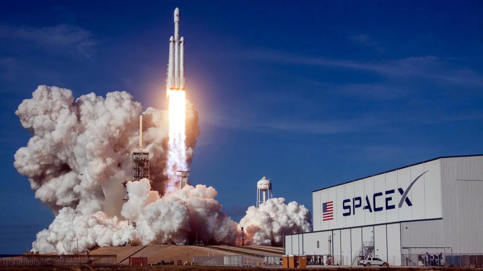 SpaceX wins contract for NASA’s $332M mission to lunar outpost