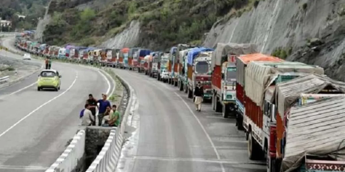 Landslides close down Jammu-Srinagar highway