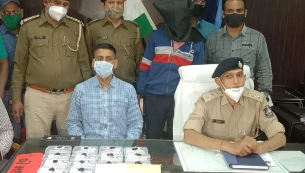 LCB Western Railway Vadodara arrest accused involved in theft inside interstate trains and travels