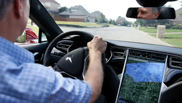 Tesla to recall 135,000 vehicles over touchscreen issue