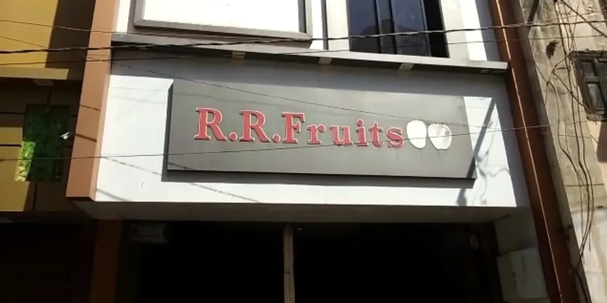 An employee of fruit shop in Vadodara died after trapped in the elevator