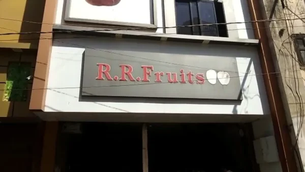 An employee of fruit shop in Vadodara died after trapped in the elevator