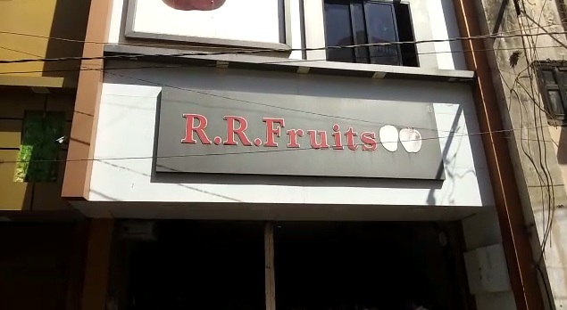 An employee of fruit shop in Vadodara died after trapped in the elevator