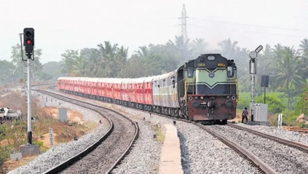 Father committed suicide by jumping in front of a train passing train in Vadodara