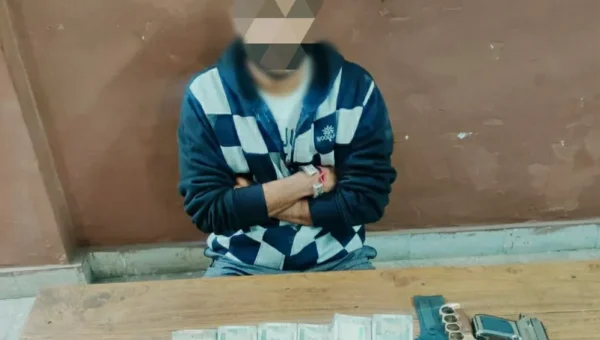 Police arrest youth with 3.09 lakh and dagger in car from Waghodia road in Vadodara