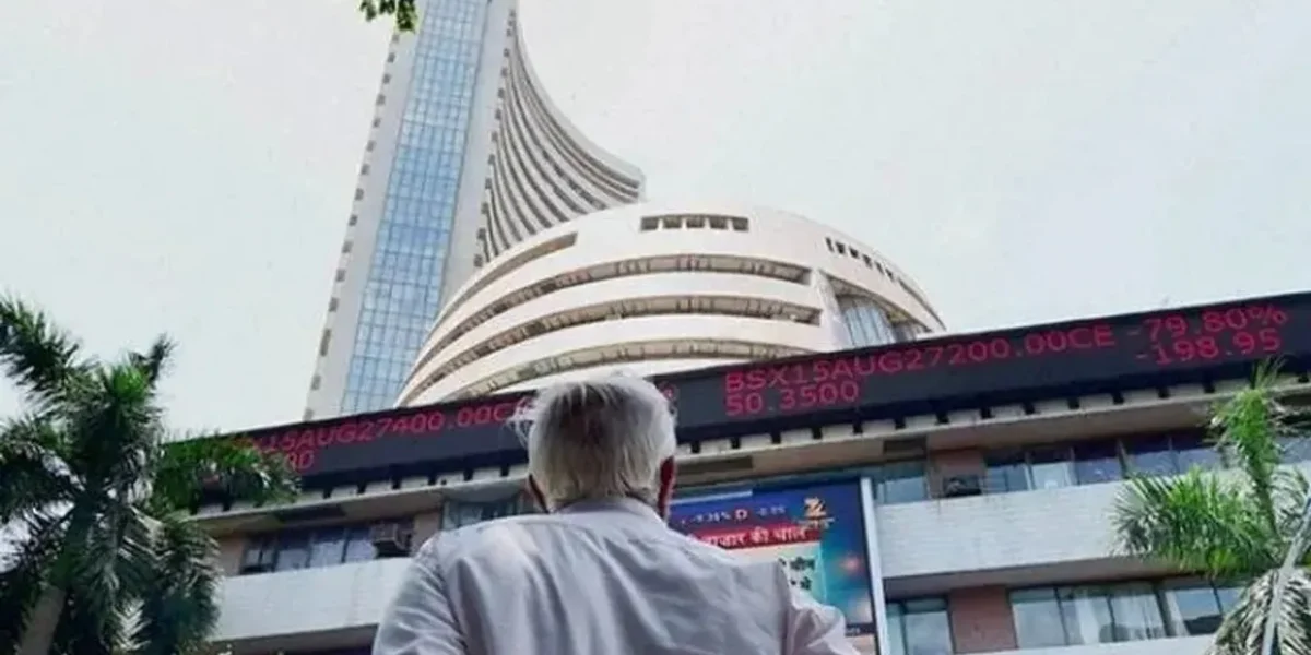 Sensex jumps 300 pts to record high of 52,450 in early trade, Nifty tops 15,400
