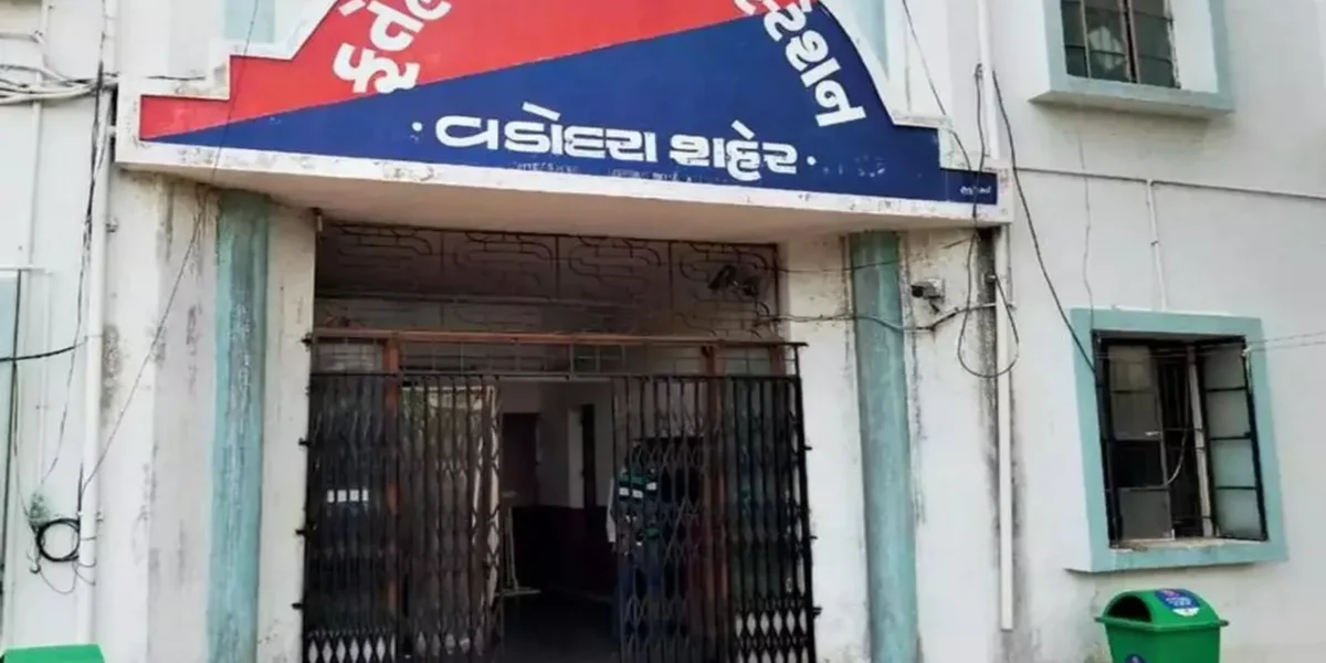 Vadodara Fategunj police nabbed two with 39 lakhs cash