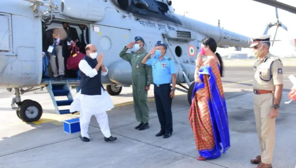 Heartfelt farewell given to the Defence Minister at Vadodara Airport of Indian Air Force
