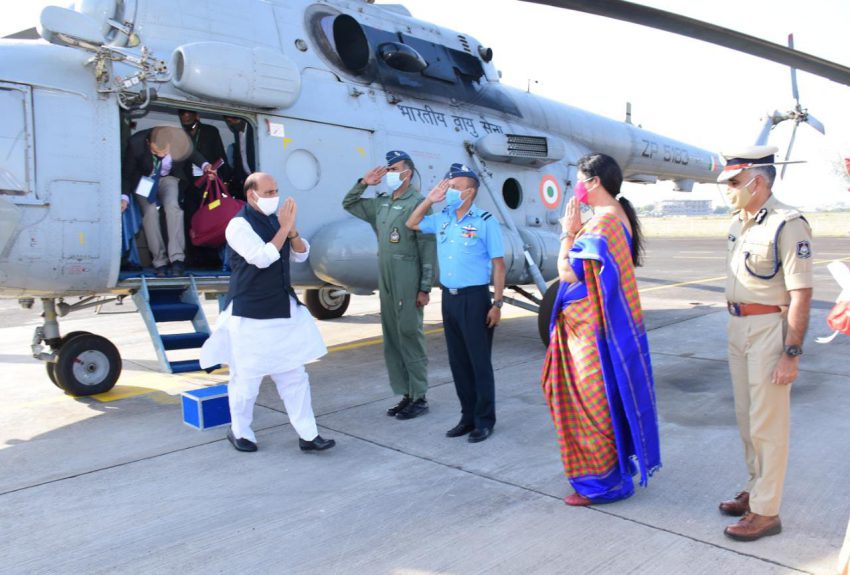 Heartfelt farewell given to the Defence Minister at Vadodara Airport of Indian Air Force