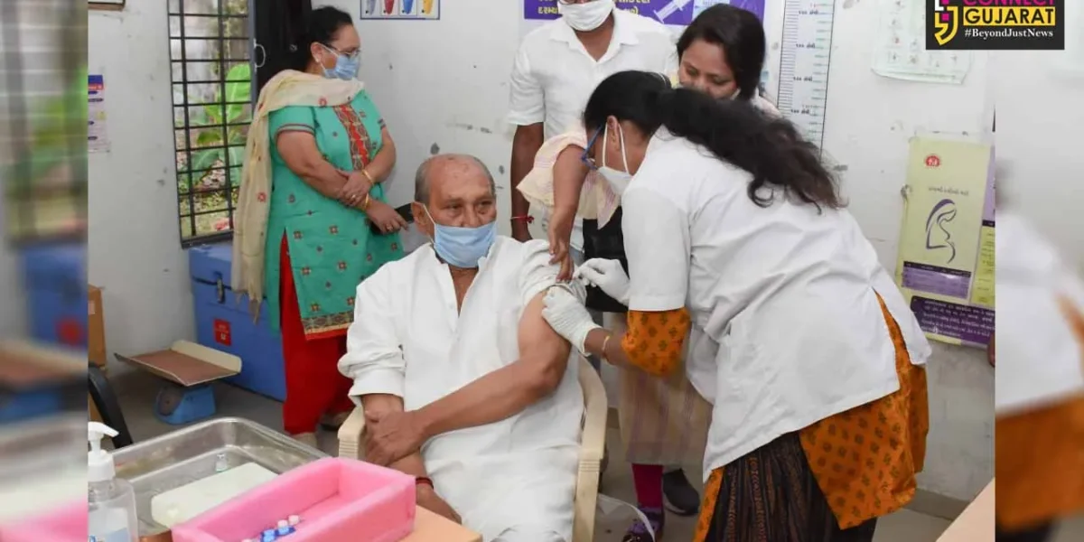 Minister of State for Narmada Development get vaccinated in corporation hospital