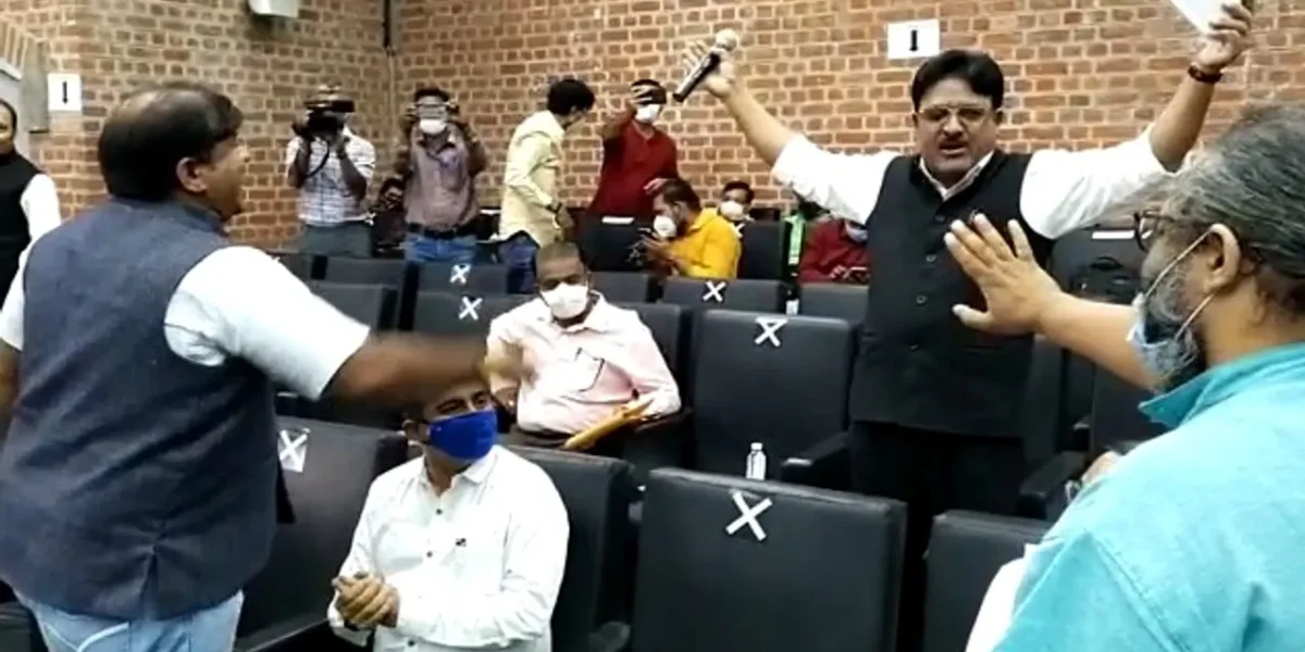 Heated arguments in senate meeting held at Vadodara Maharaja Sayajirao University