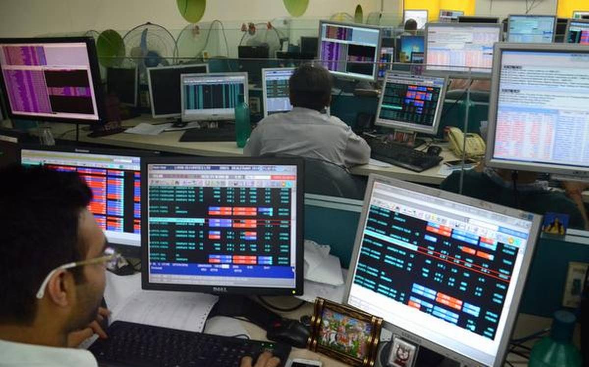 Sensex plunges by 585 points, IT and pharma stocks suffer