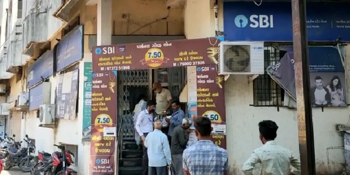 SBI branch at Choksi bazaar in Padra closed after 12 employees including branch manager tested Corona positive