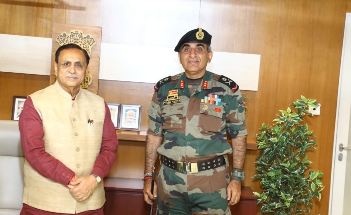 Major General Arvind Kapoor ADG Gujarat NCC DTE met CM and education minister
