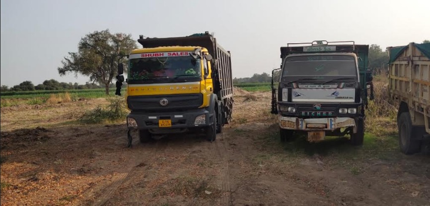 District Mines and Minerals Department uncovered unauthorized and overloaded transport of plain clay minerals as well as unauthorized excavation