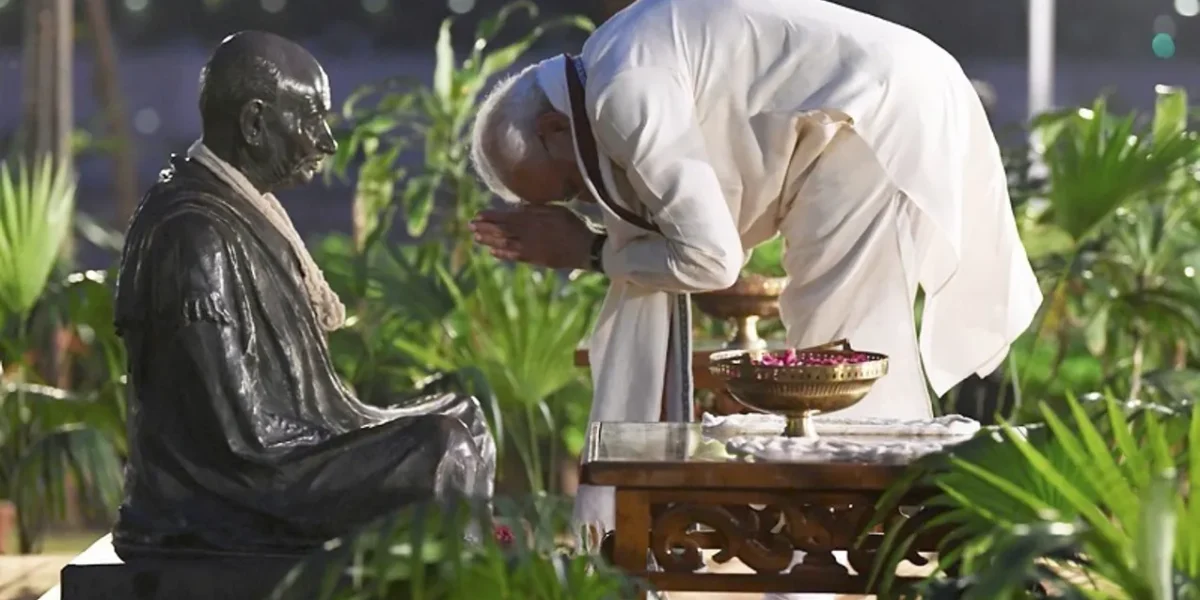 PM Modi reaches Sabarmati Ashram, pays tribute to Mahatma Gandhi