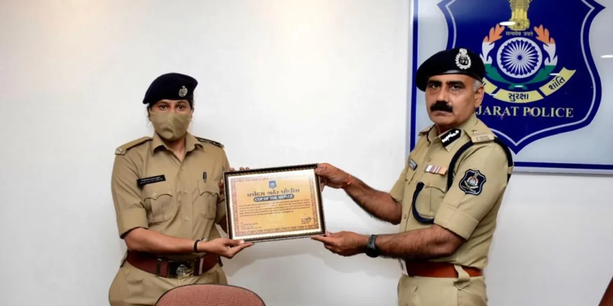 Warasia She team receiving the award of “Cop of the Month” from Vadodara police commsioner