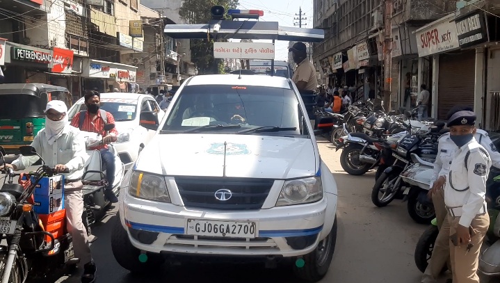 Special drive by the Vadodara city traffic police to control the traffic problem in various areas of Vadodara city