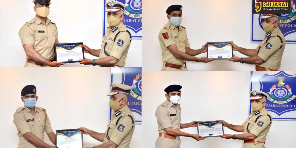 Vadodara city police commissioner greeted the plasma donor police officers and jawans
