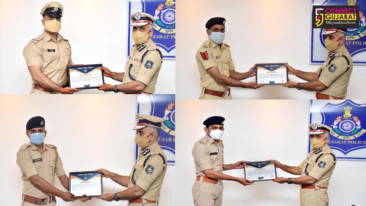 Vadodara city police commissioner greeted the plasma donor police officers and jawans