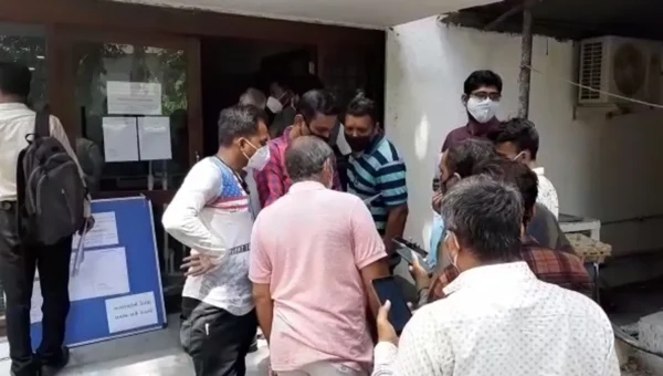 People rushed to get renedisivir injection after rumor spread about getting it from Geri compound in Vadodara