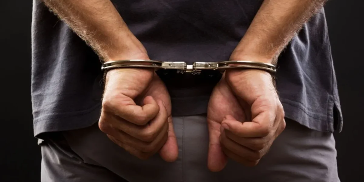 Vadodara Warasia police station She team arrest one for chasing and harrasing a girl