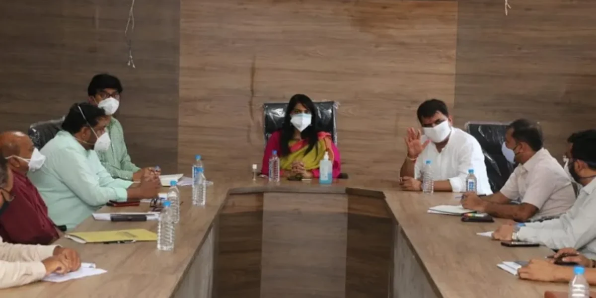 Vadodara district Collector visits Savli and intensively involved private hospitals in covid treatment