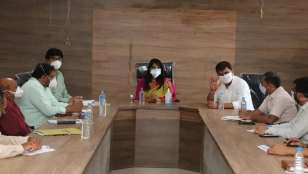 Vadodara district Collector visits Savli and intensively involved private hospitals in covid treatment