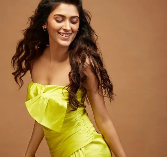 Actress Geethika thanked superstar Nagarjuna for noticed her and advised to join South film industry