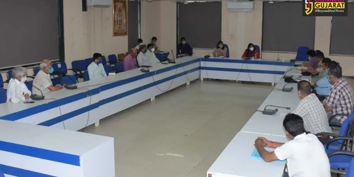 Vadodara District Collector visits Dabhoi and plan to double the number of covid beds in hospitals